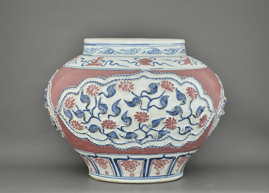 A large Yuan jar